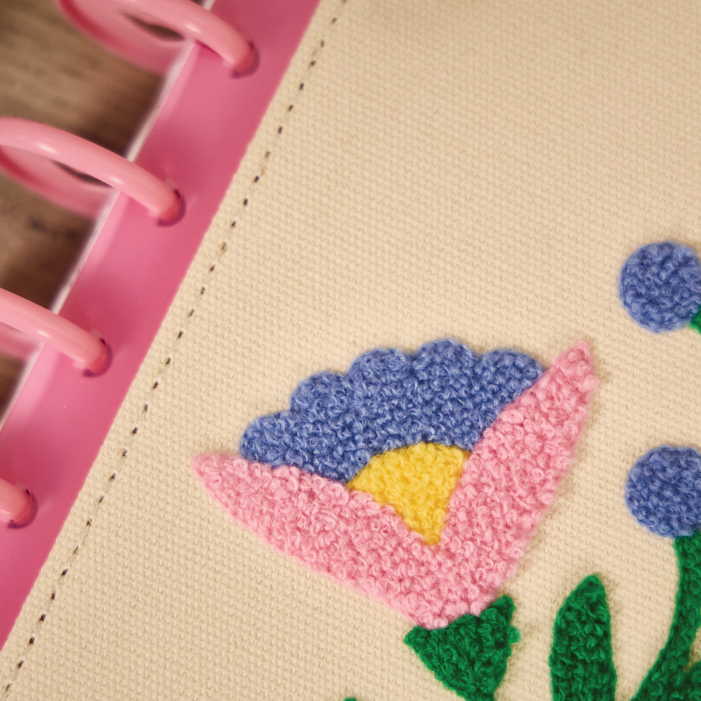 Bloom & Glow Chenille Embroidery Classic Horizontal 12 Meses